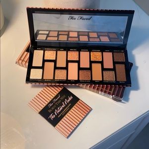 Too Faced Born this way eyeshadow palette